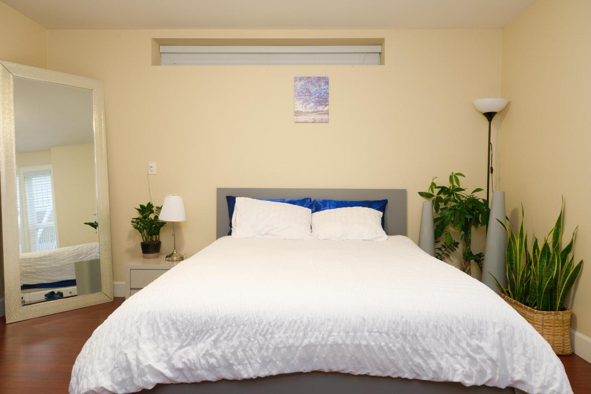 Cambie & 61St Ave Homestay Ванкувер Экстерьер фото