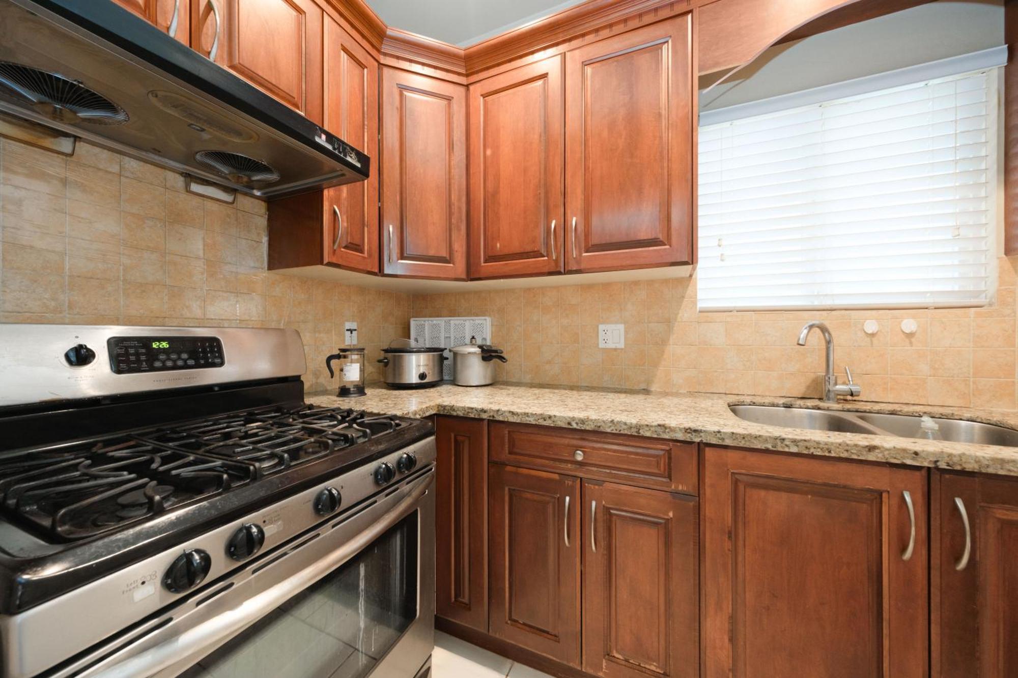 Cambie & 61St Ave Homestay Ванкувер Экстерьер фото
