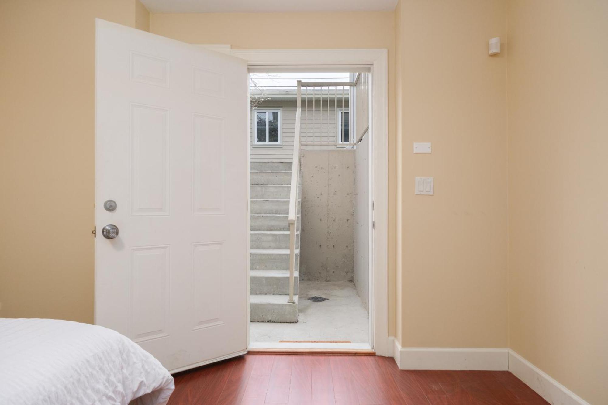 Cambie & 61St Ave Homestay Ванкувер Экстерьер фото